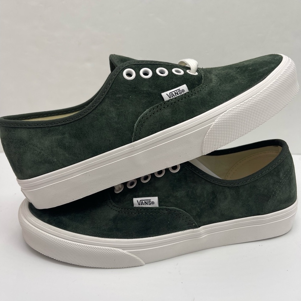 Vans WMNS Dark Green Suede Sneakers Authentic
Pig Suede Dried Kelp
VN000D7YEMU - Picture 15 of 16